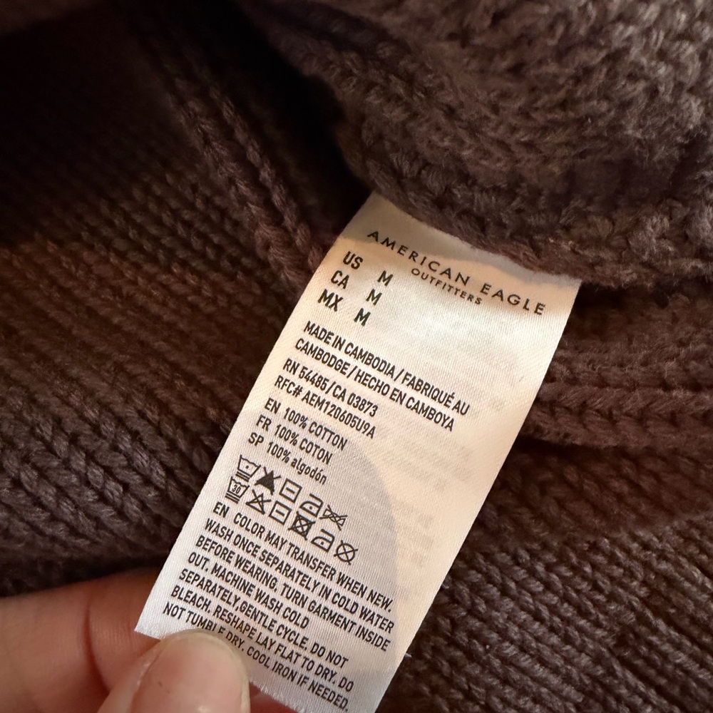 🔥NWT🔥 American Eagle Outfitters Coffee V-Neck Sweater - Picture 4 of 6